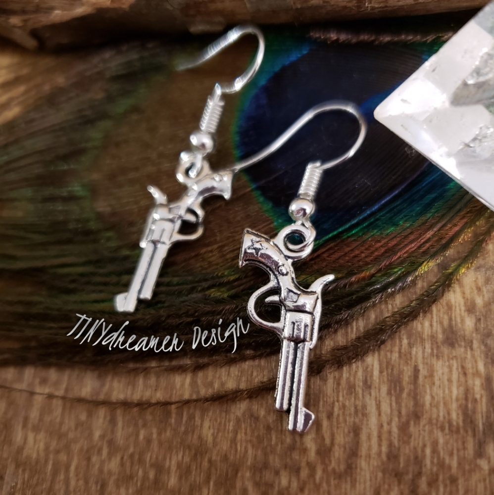 Silver Star Gun earrings Cowboy Cowgirl Earrings Dangle Country Western Earrings